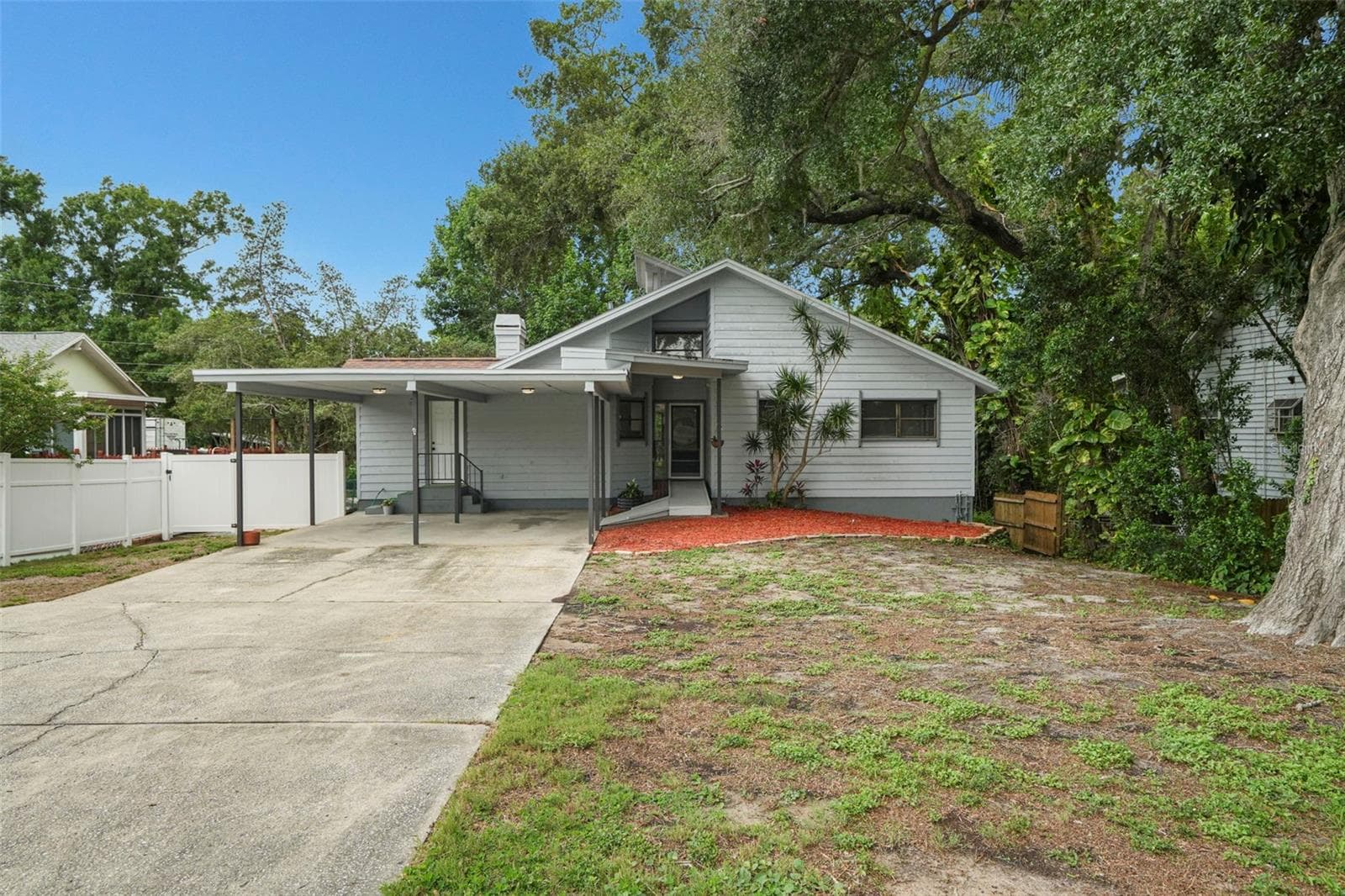 210 Edgewood Ave photo 3