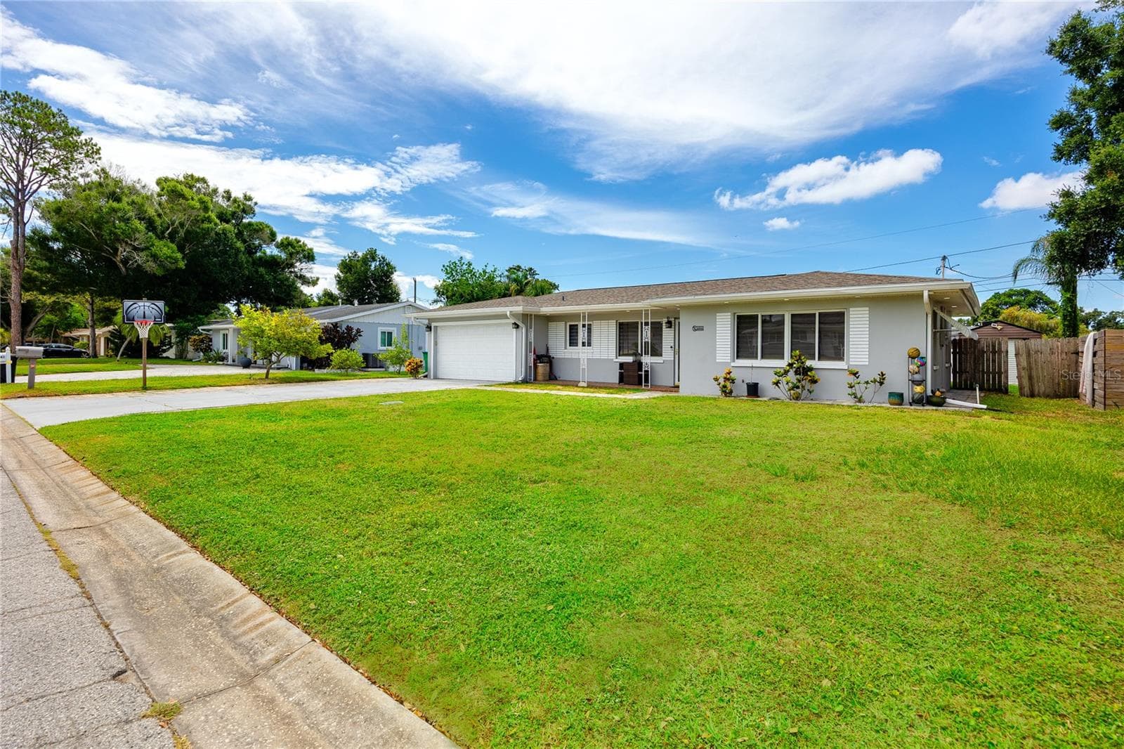 1833 Hunt Ln photo 2