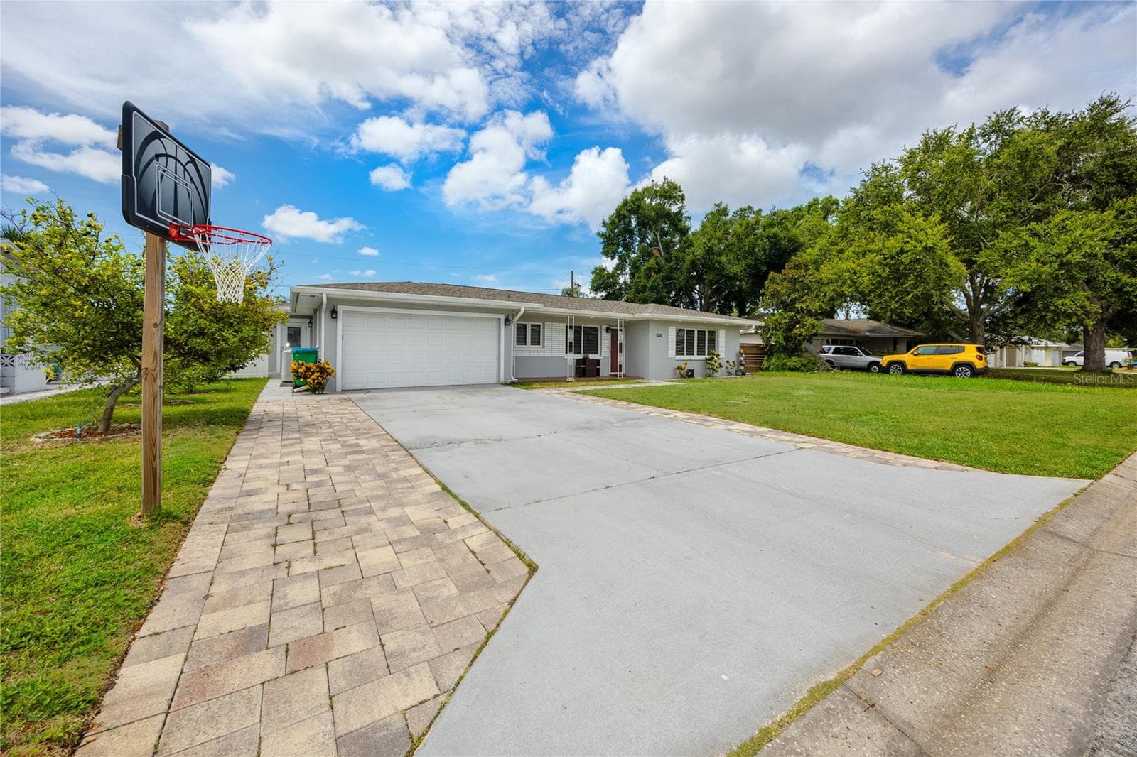 1833 Hunt Ln photo 3