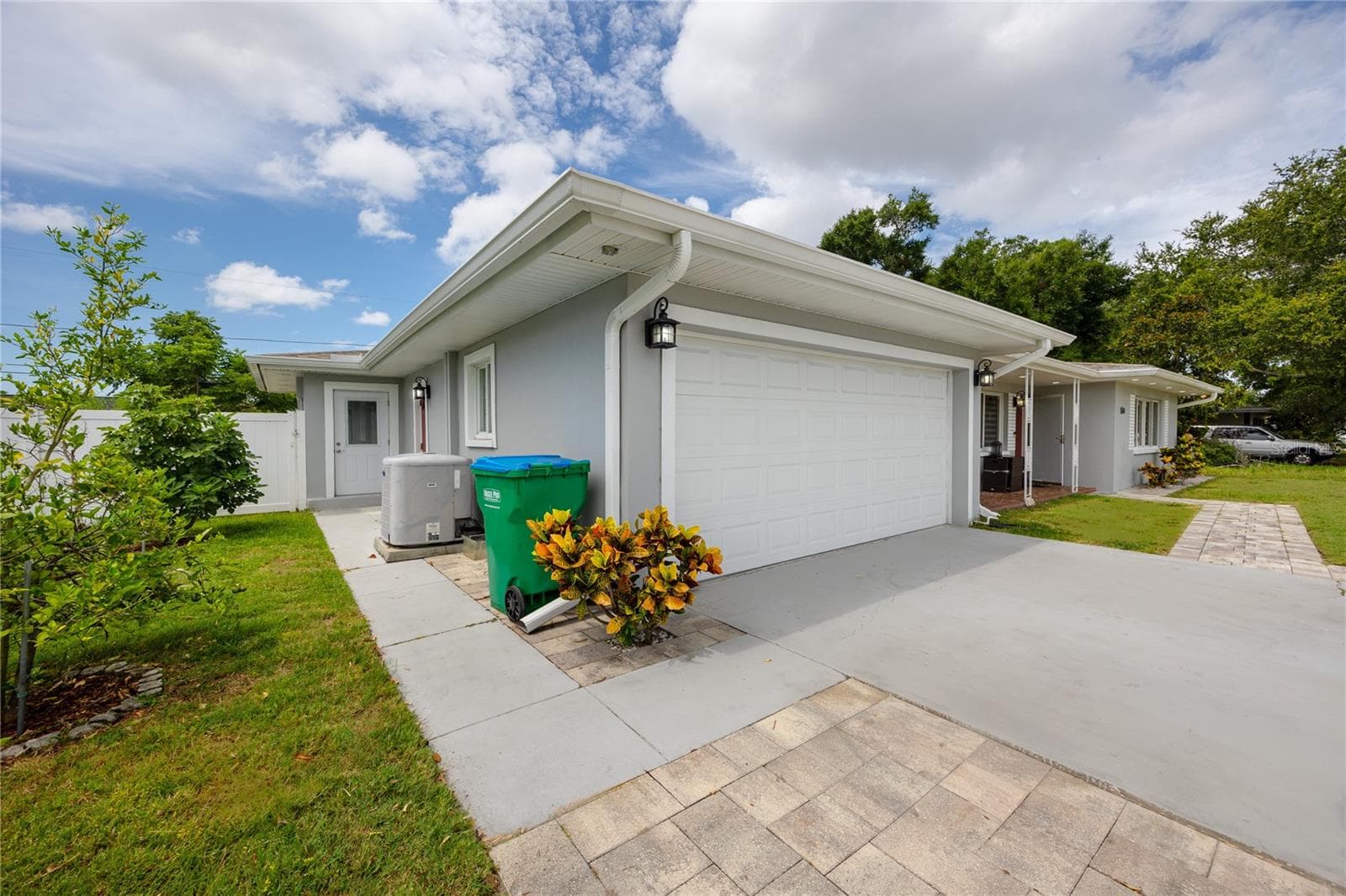 1833 Hunt Ln photo 4