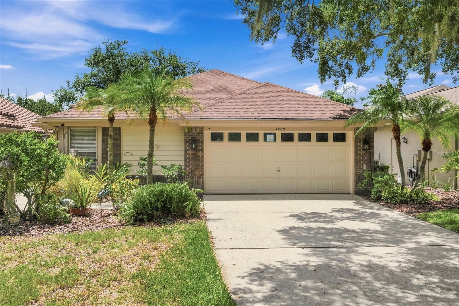1469 Riverdale Dr photo 2
