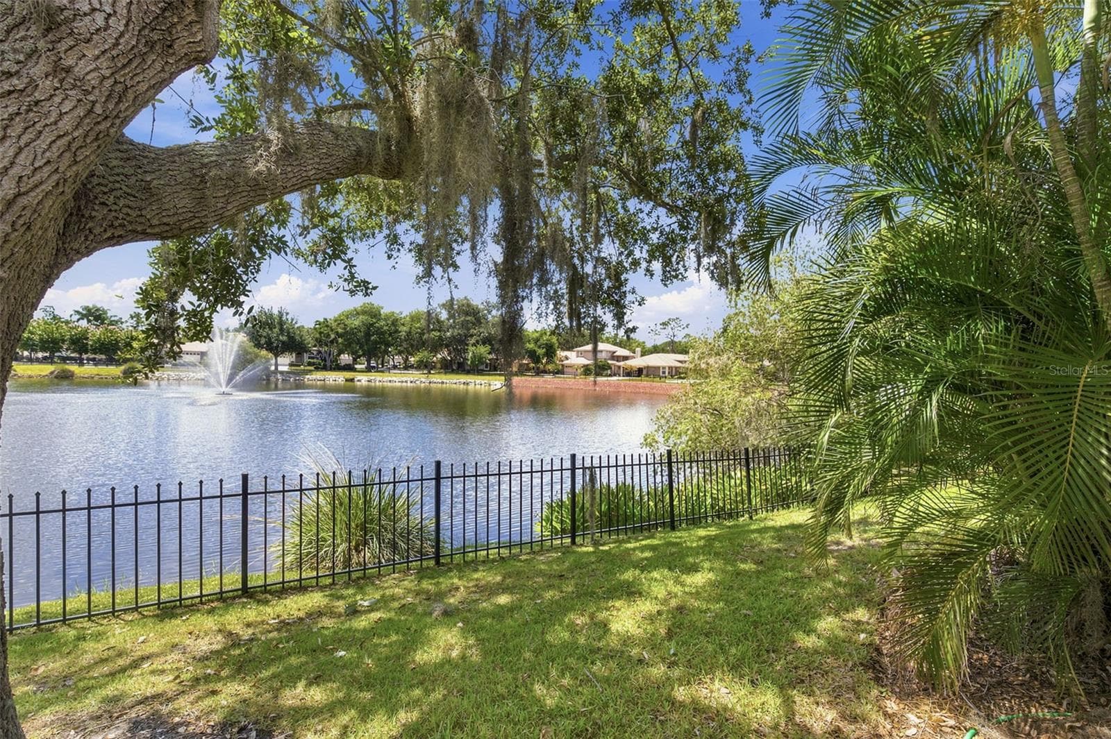 1469 Riverdale Dr photo 4