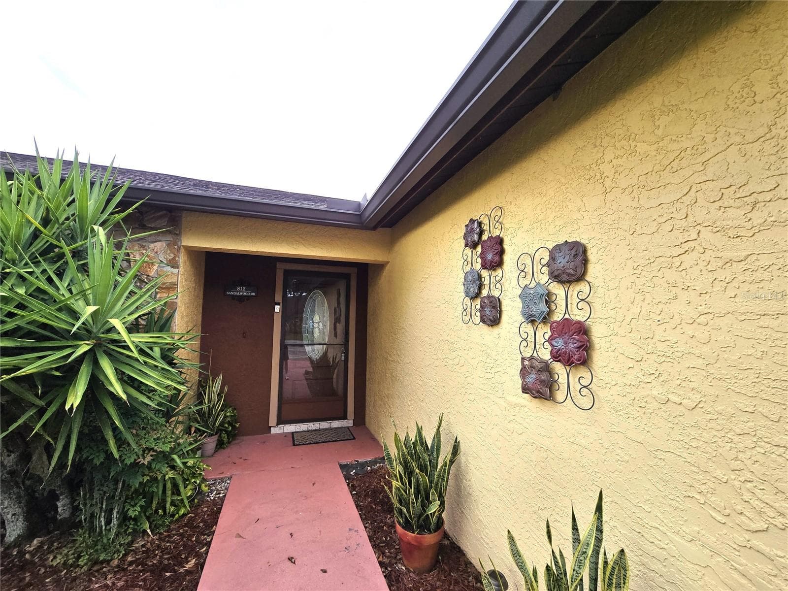 812 Sandalwood Dr photo 2