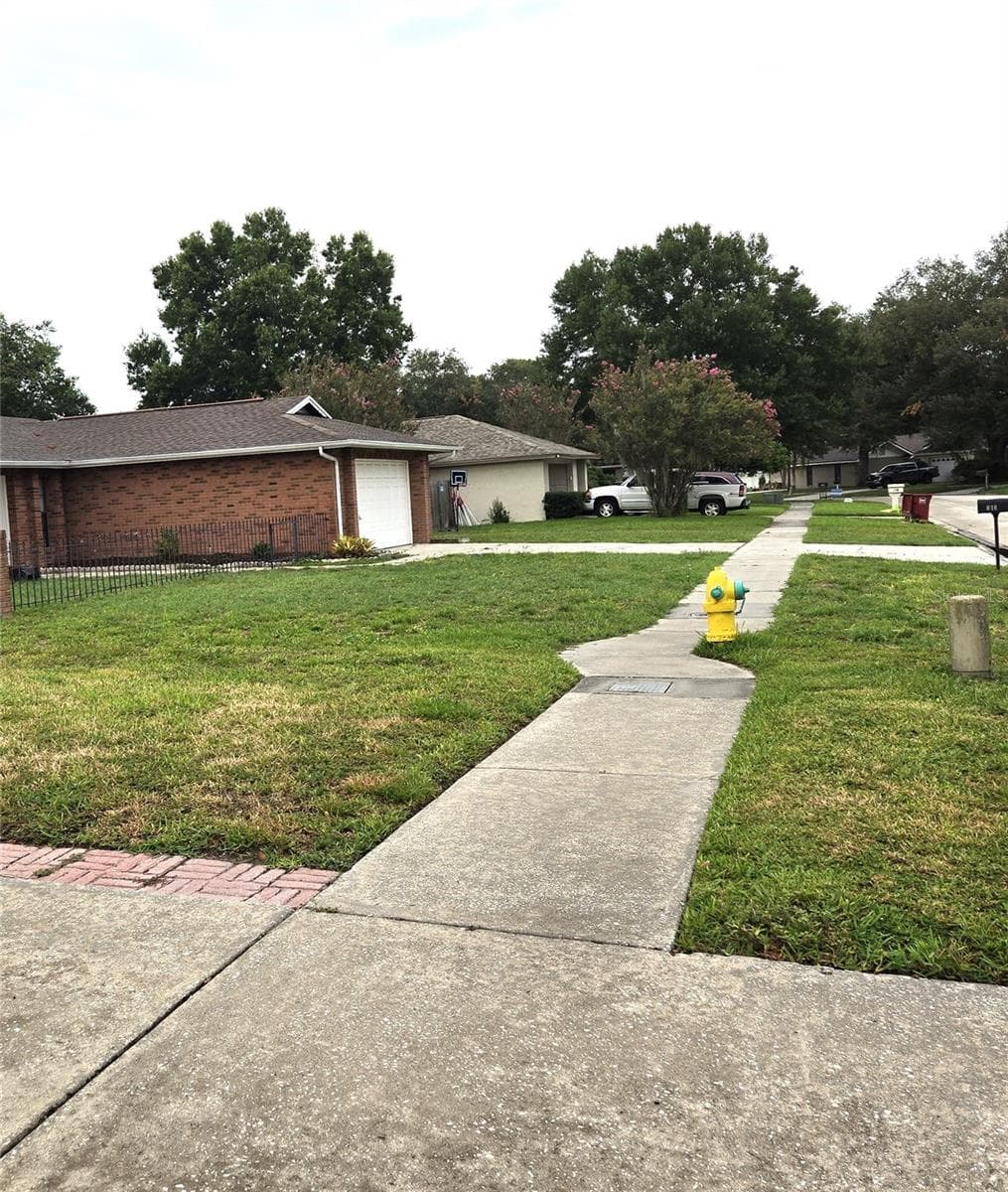 812 Sandalwood Dr photo 4