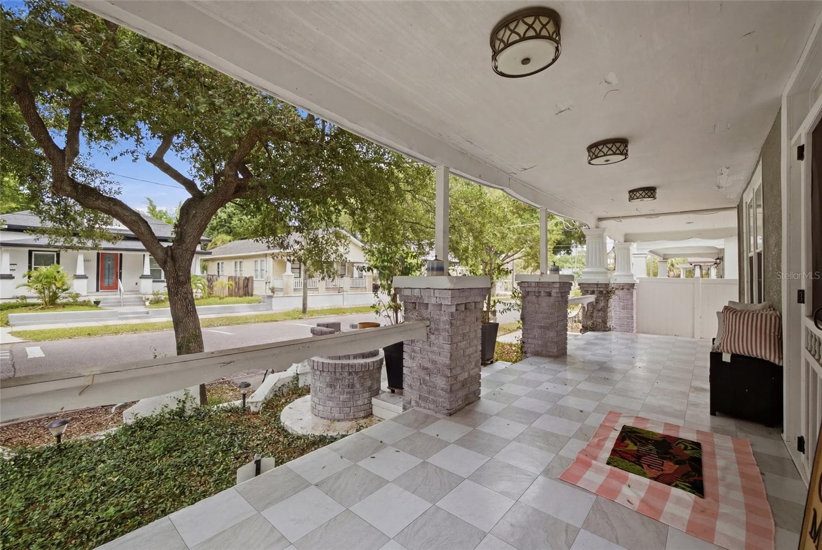 2132 W Beach St photo 2
