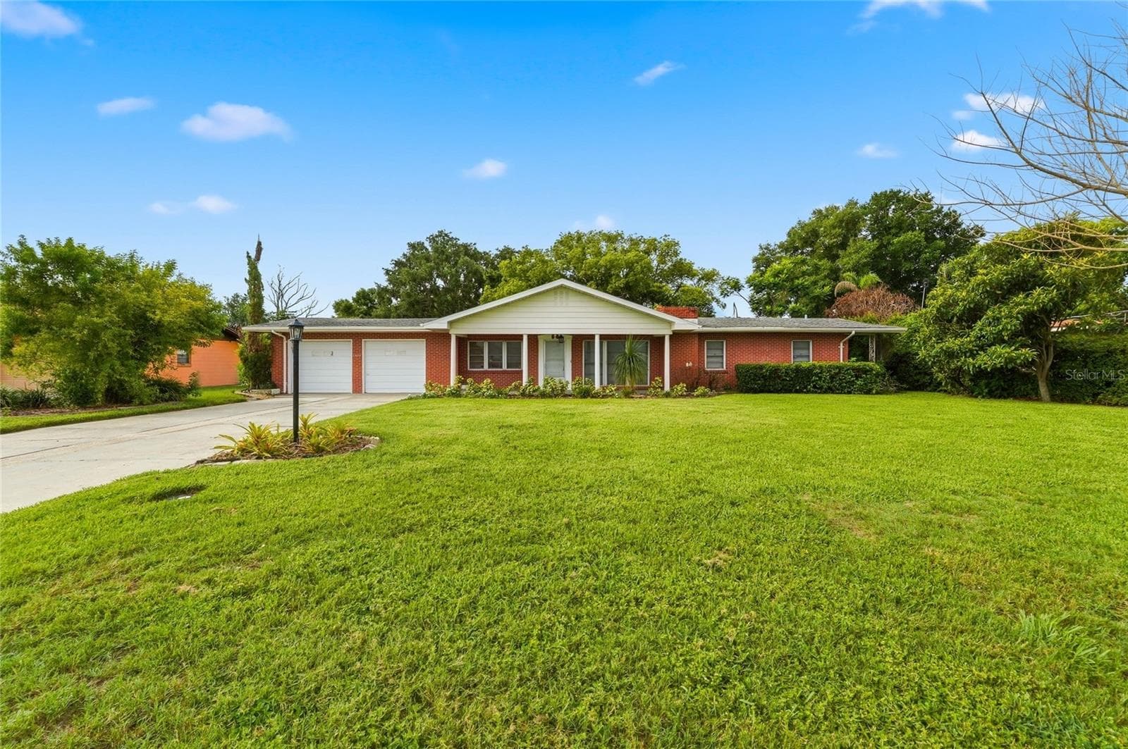 1475 S Lake Howard Dr photo 2