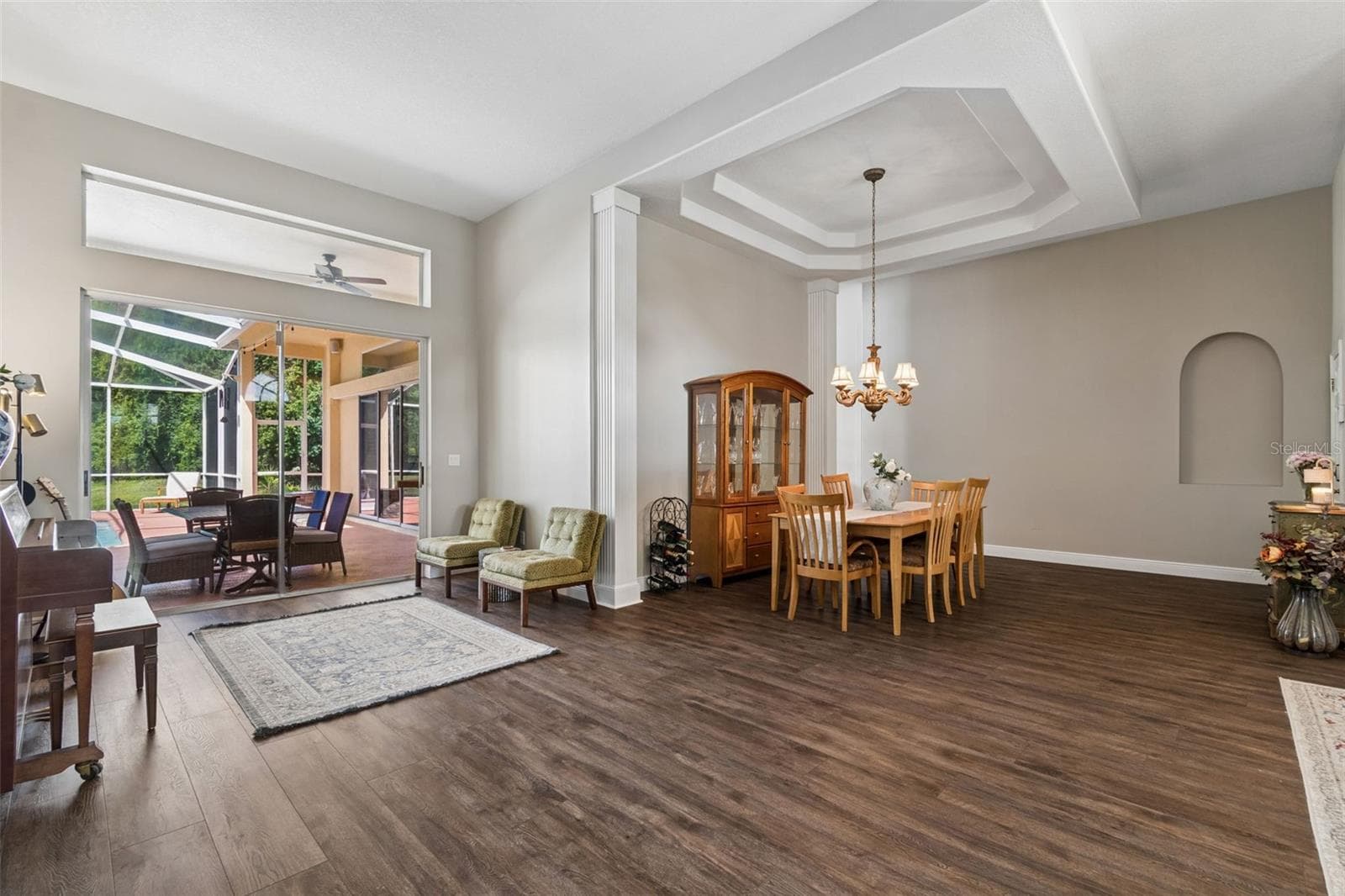 10111 Kingshyre Way photo 3