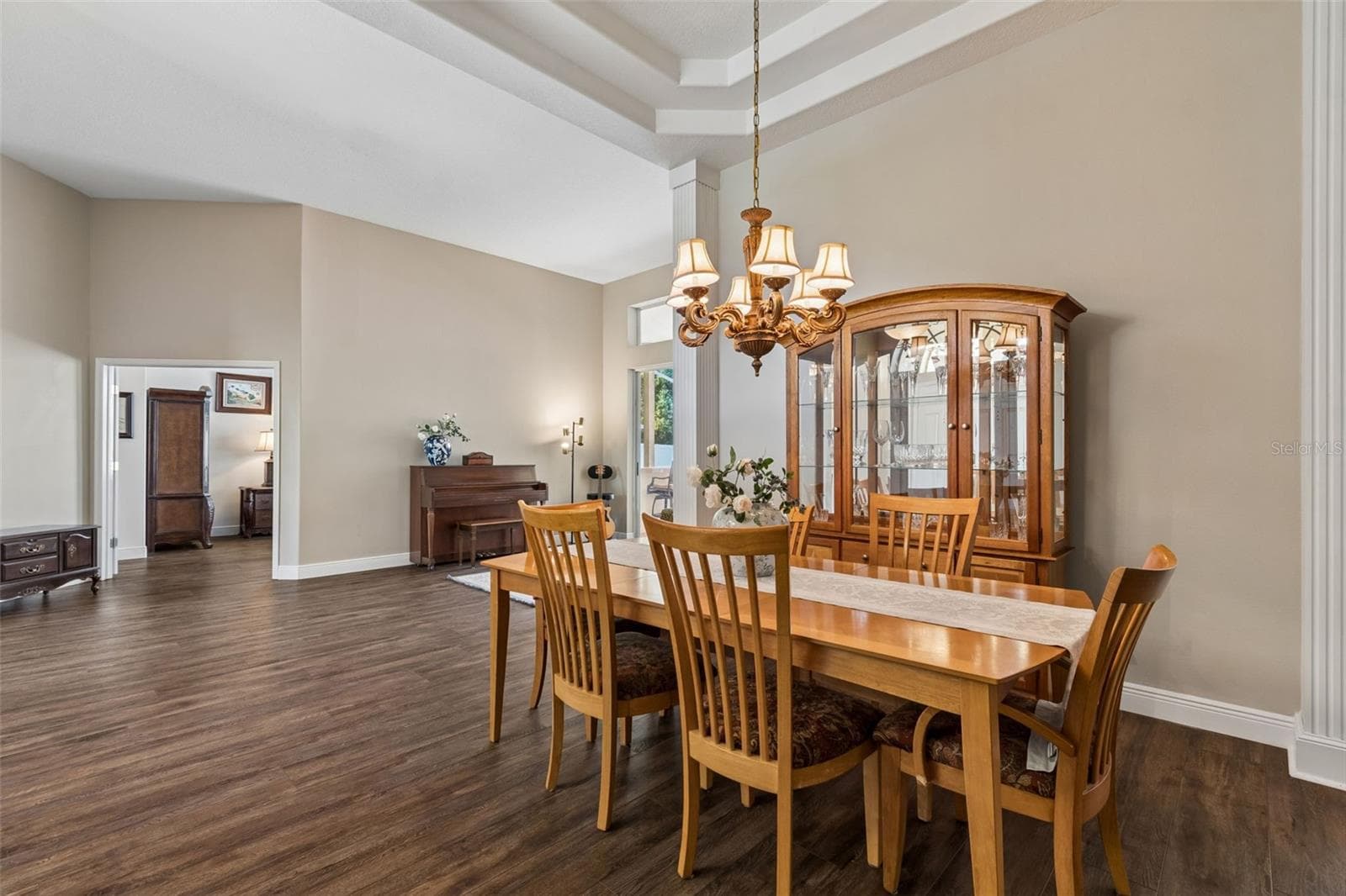 10111 Kingshyre Way photo 5