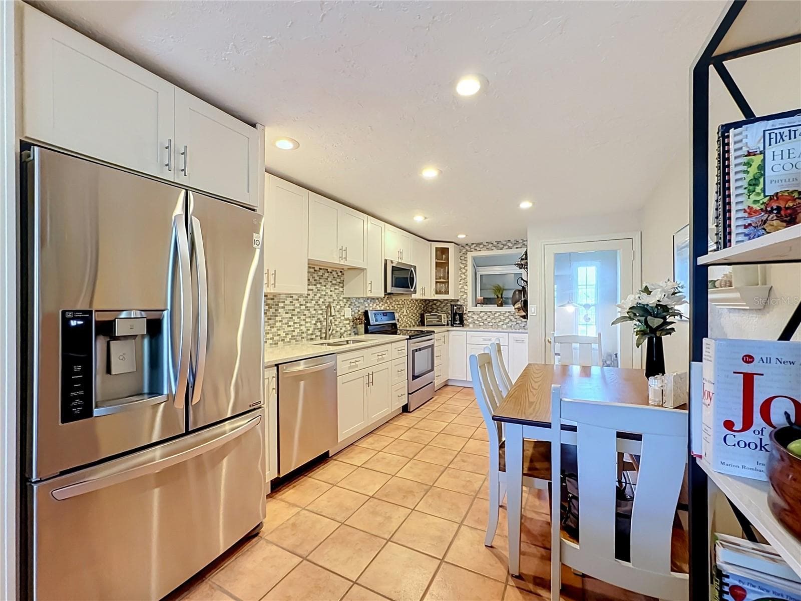 202 Peacock Ln #A photo 3