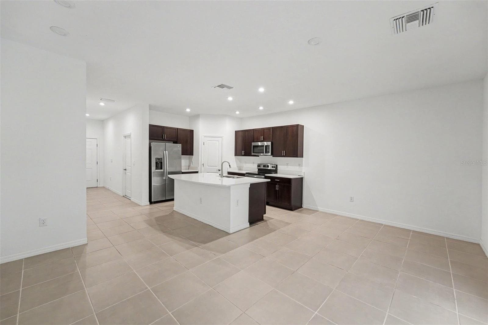 10573 Oakside Dr photo 4