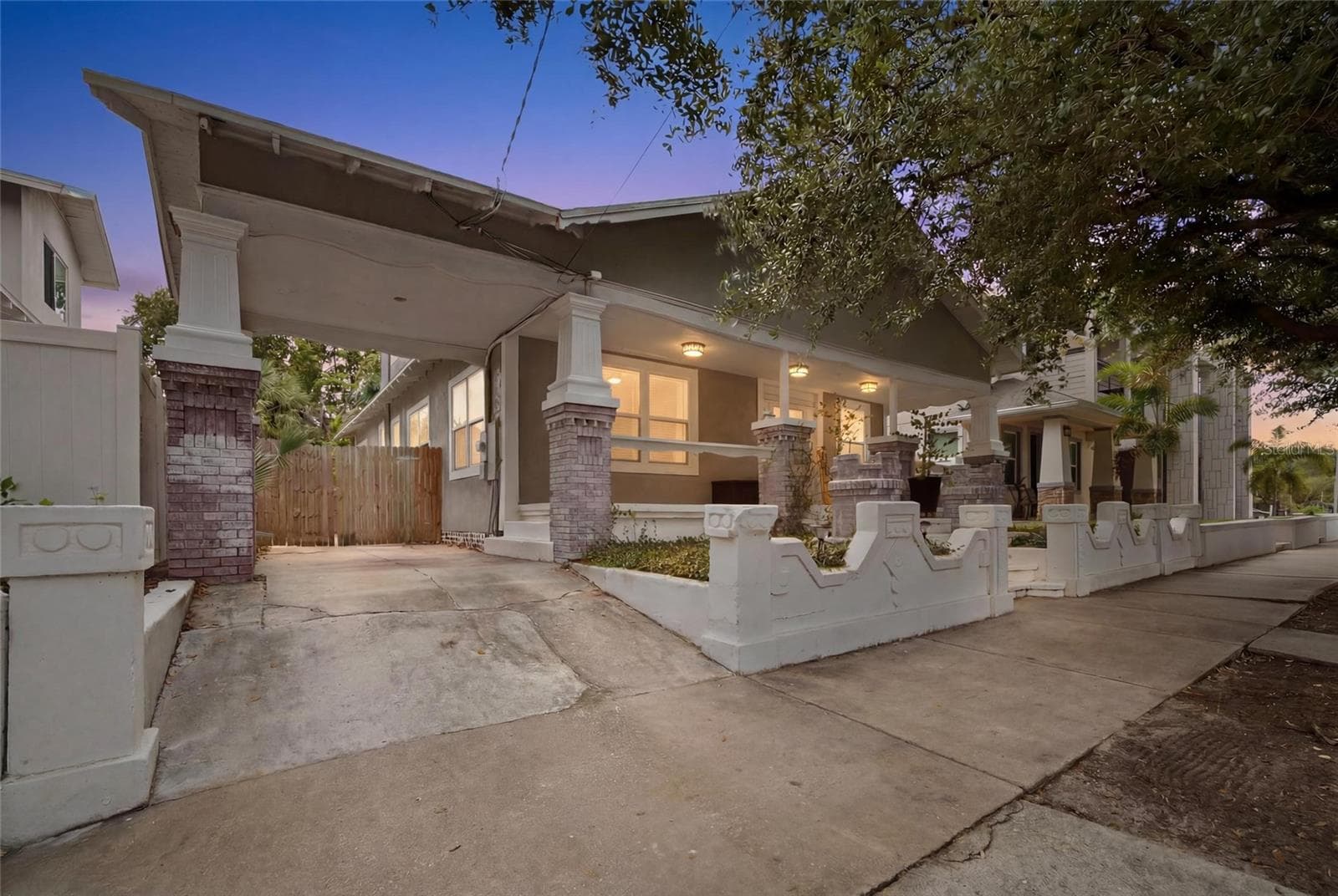 2132 W Beach St photo 3