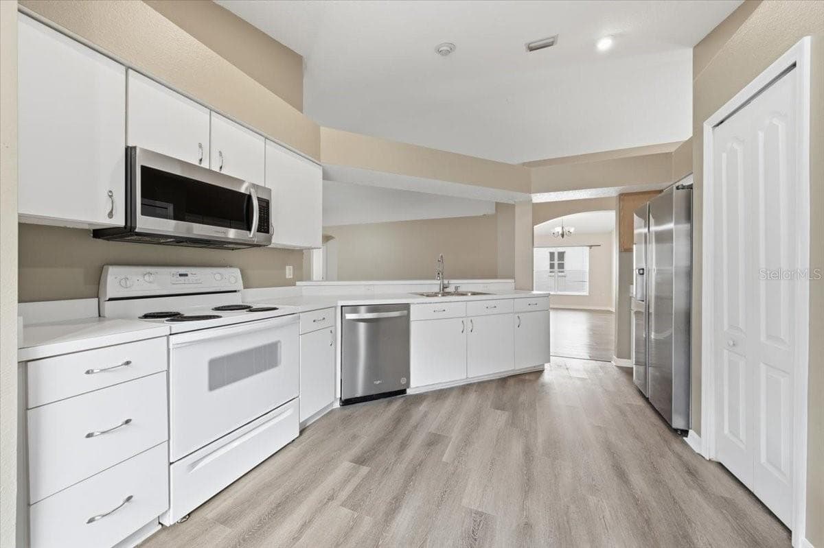 3324 Manor Cove Cir photo 4