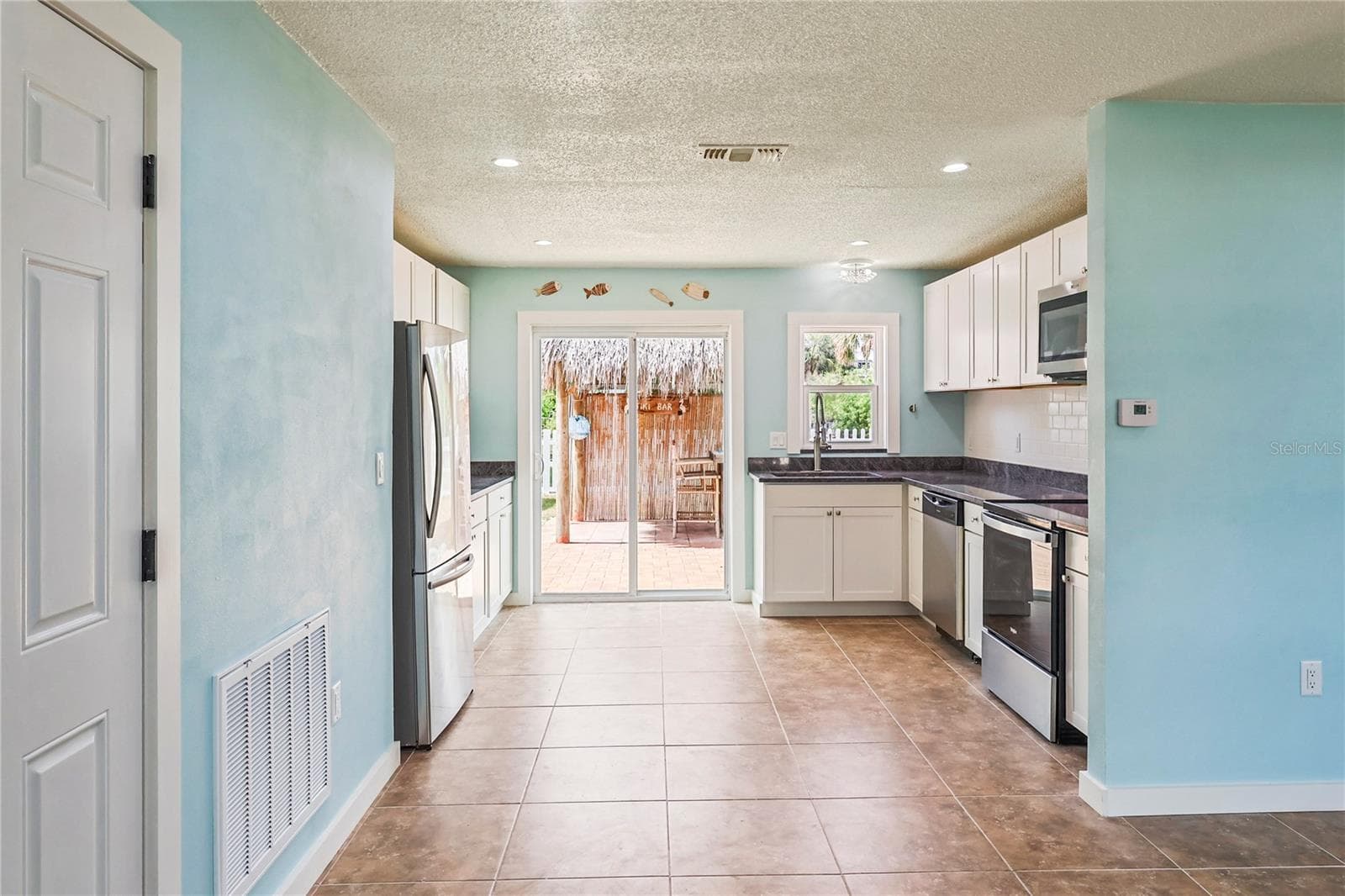 6814 Driftwood Dr photo 3