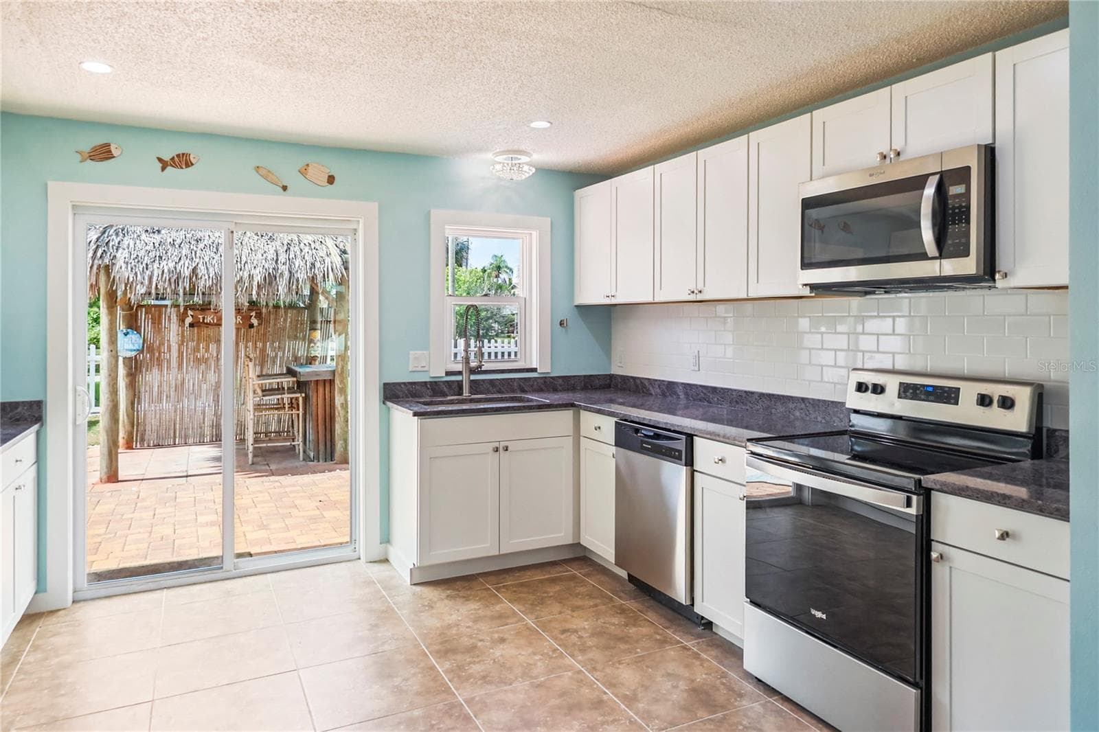 6814 Driftwood Dr photo 4