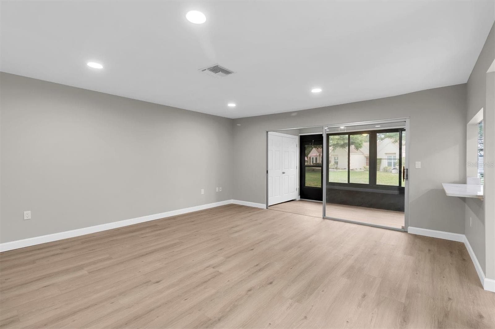 11337 Versailles Ln photo 3