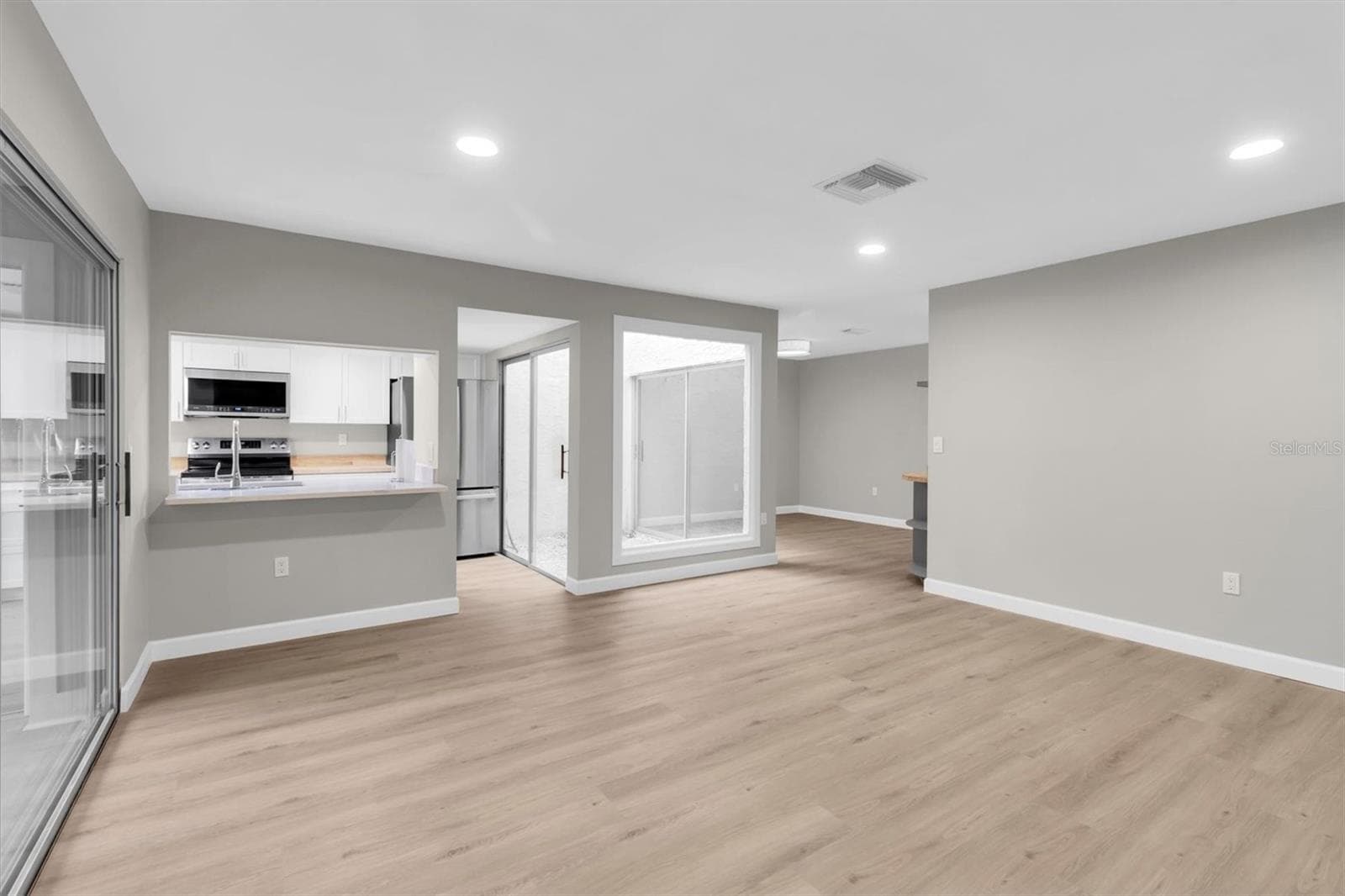 11337 Versailles Ln photo 5