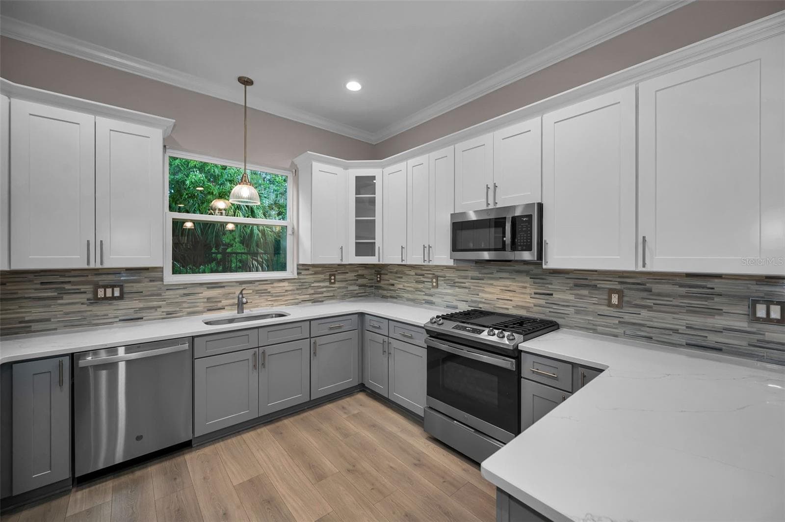 726 Grand Cypress Ln photo 2