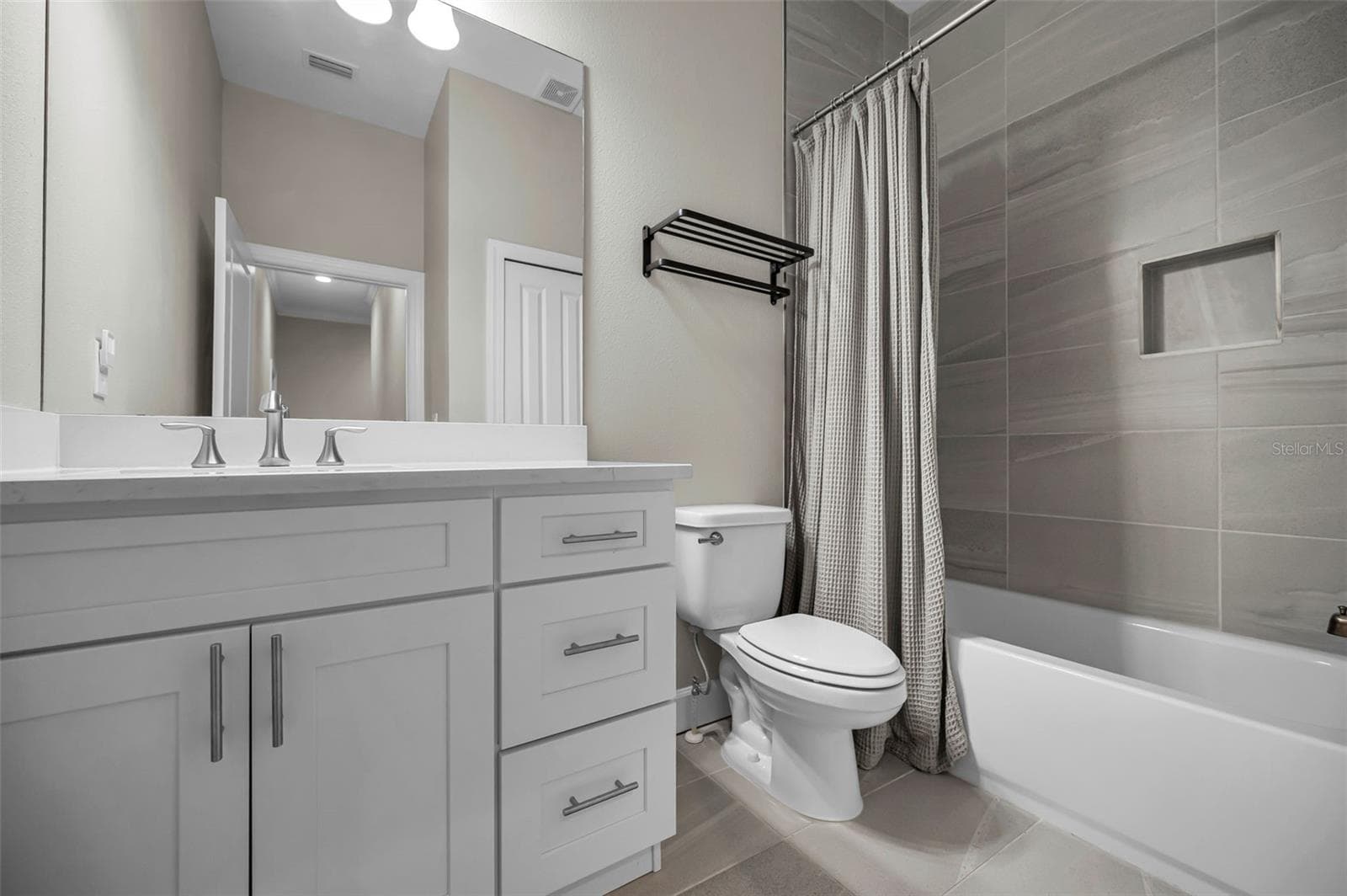 726 Grand Cypress Ln photo 3