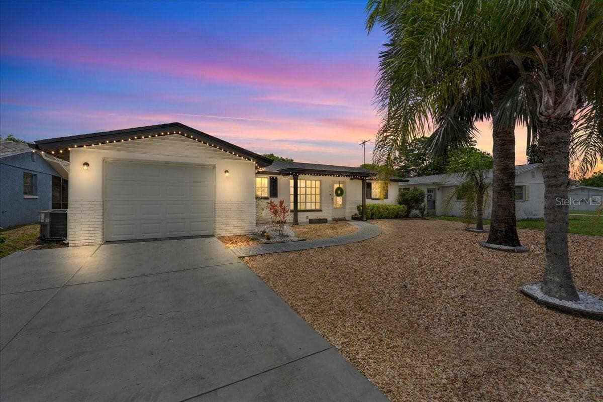 10914 Oakdale Ave photo 2