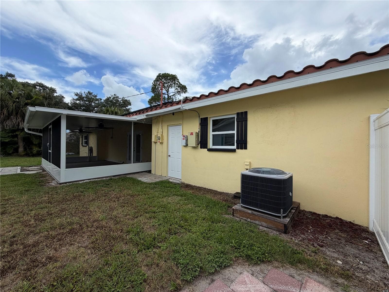 623 Palm Blvd photo 5