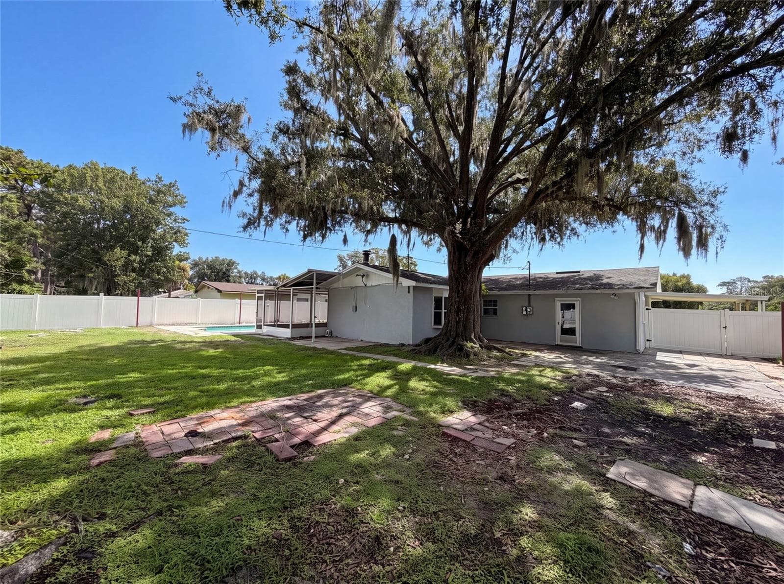 1823 Lori Ln W photo 3