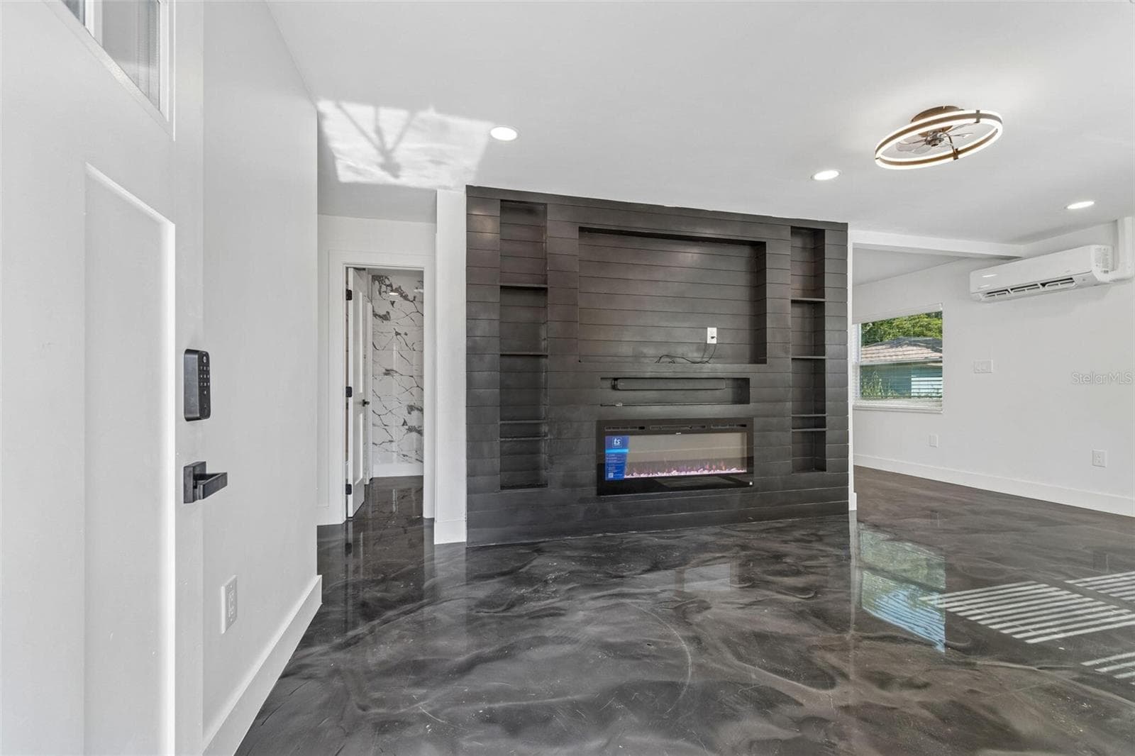 4125 Grove photo 2