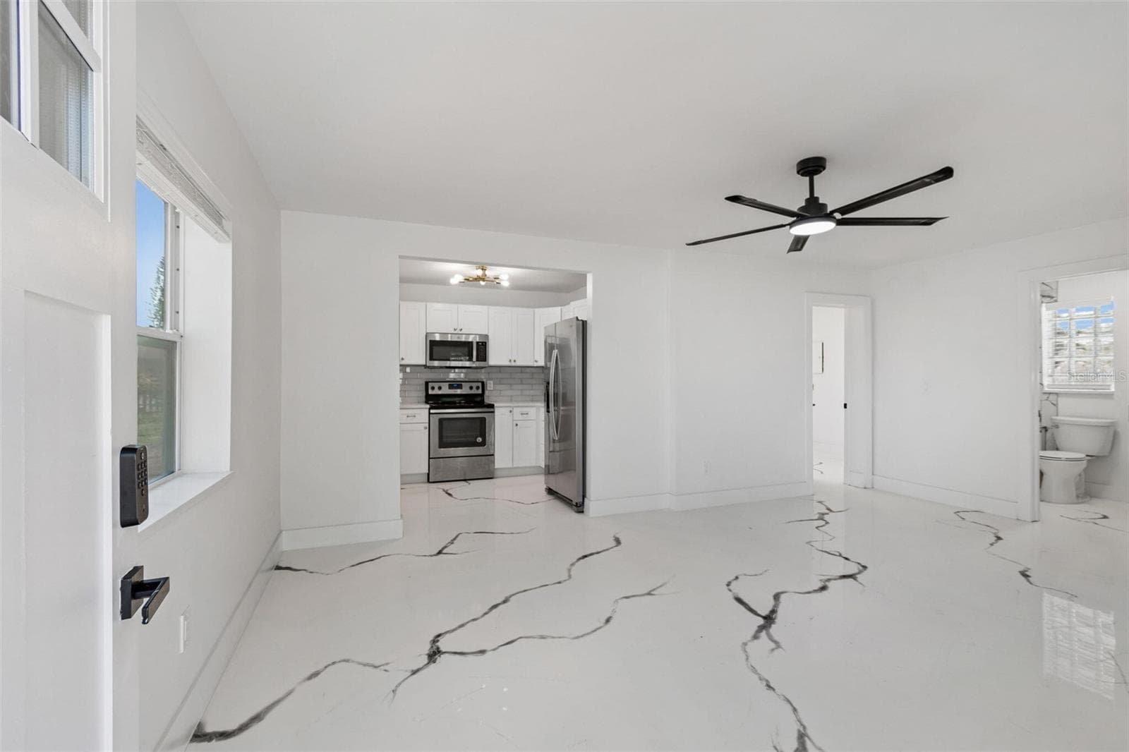 4125 Grove photo 4
