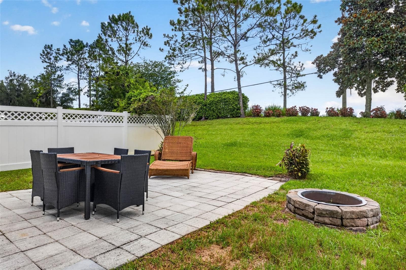 7360 Bridgeview photo 2