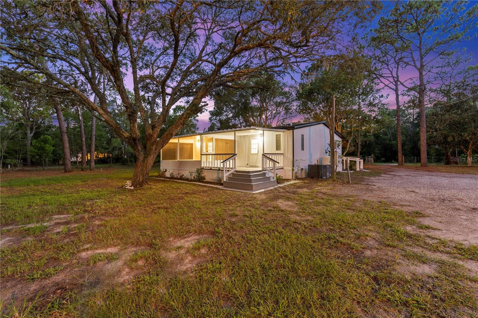 17544 Galveston St photo 4