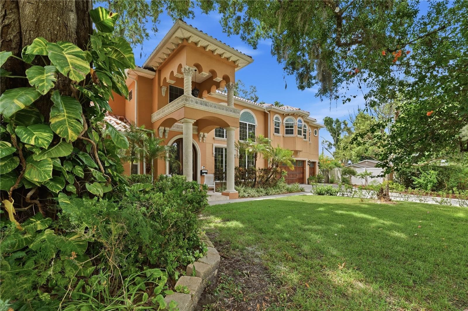 10307 Reclinata Ln photo 5