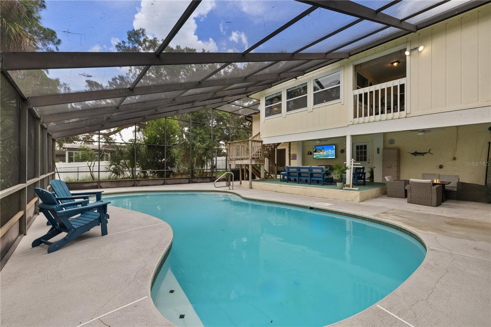 1410 Riverside Dr photo 3