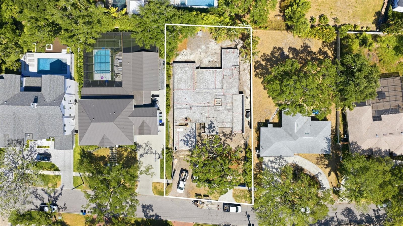 577 Riviera Dr photo 2