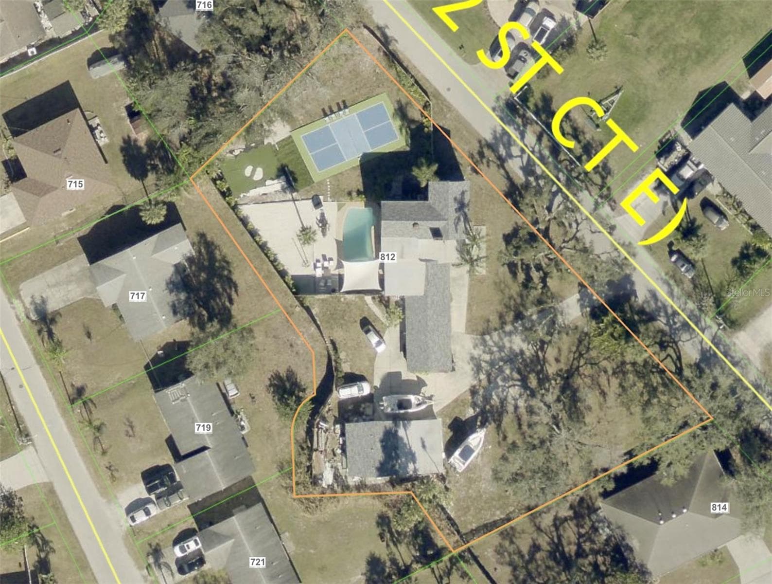 812 Tropical Dr photo 2