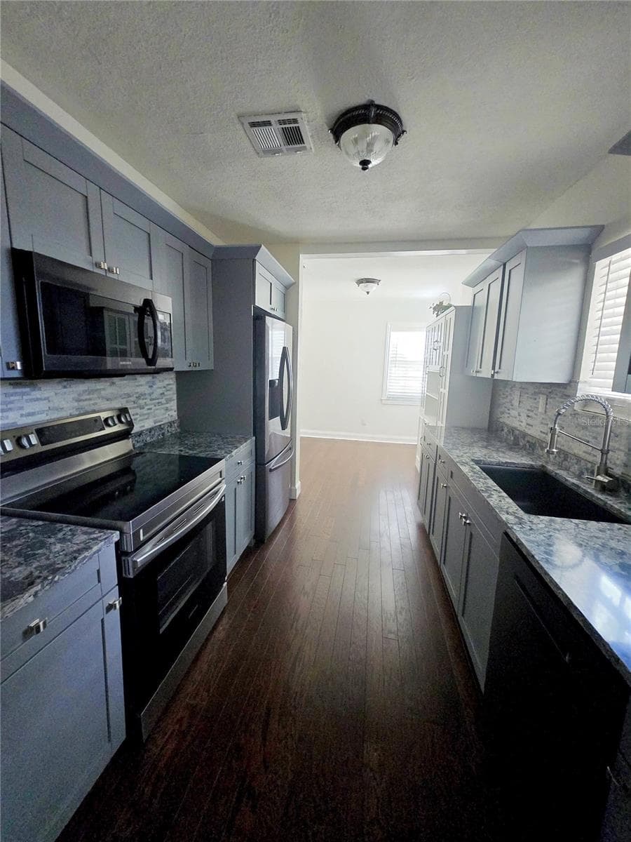 300 E Idlewild Ave photo 2