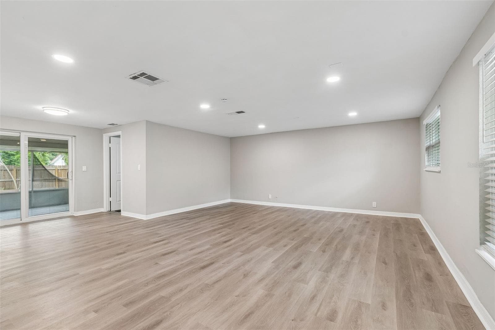 1124 Jadewood Ave photo 4