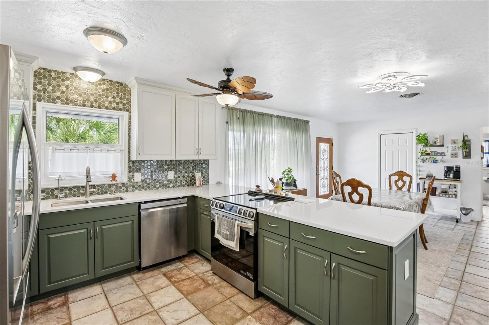 806 Blue Heron Blvd photo 3