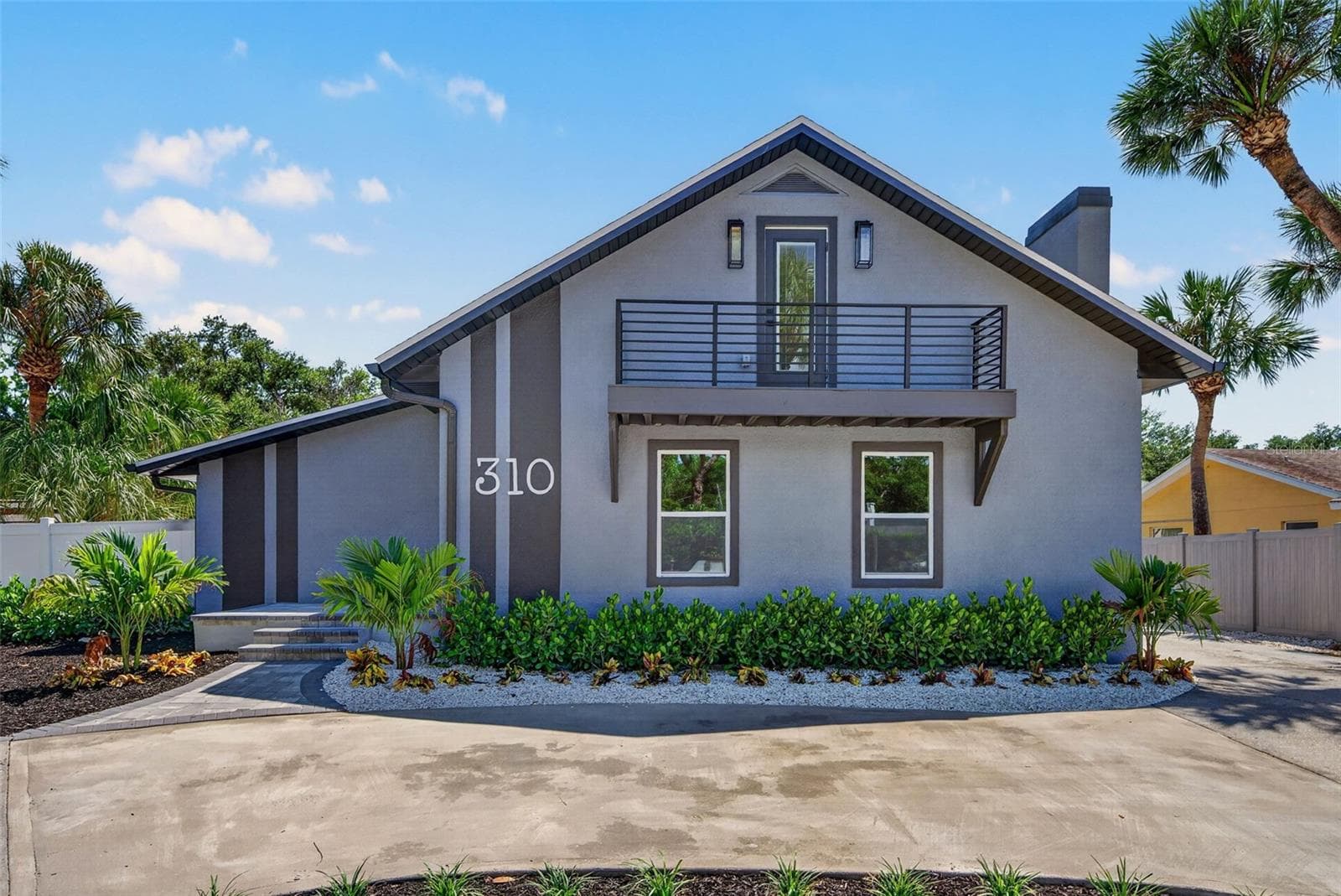 310 Park St N photo 4