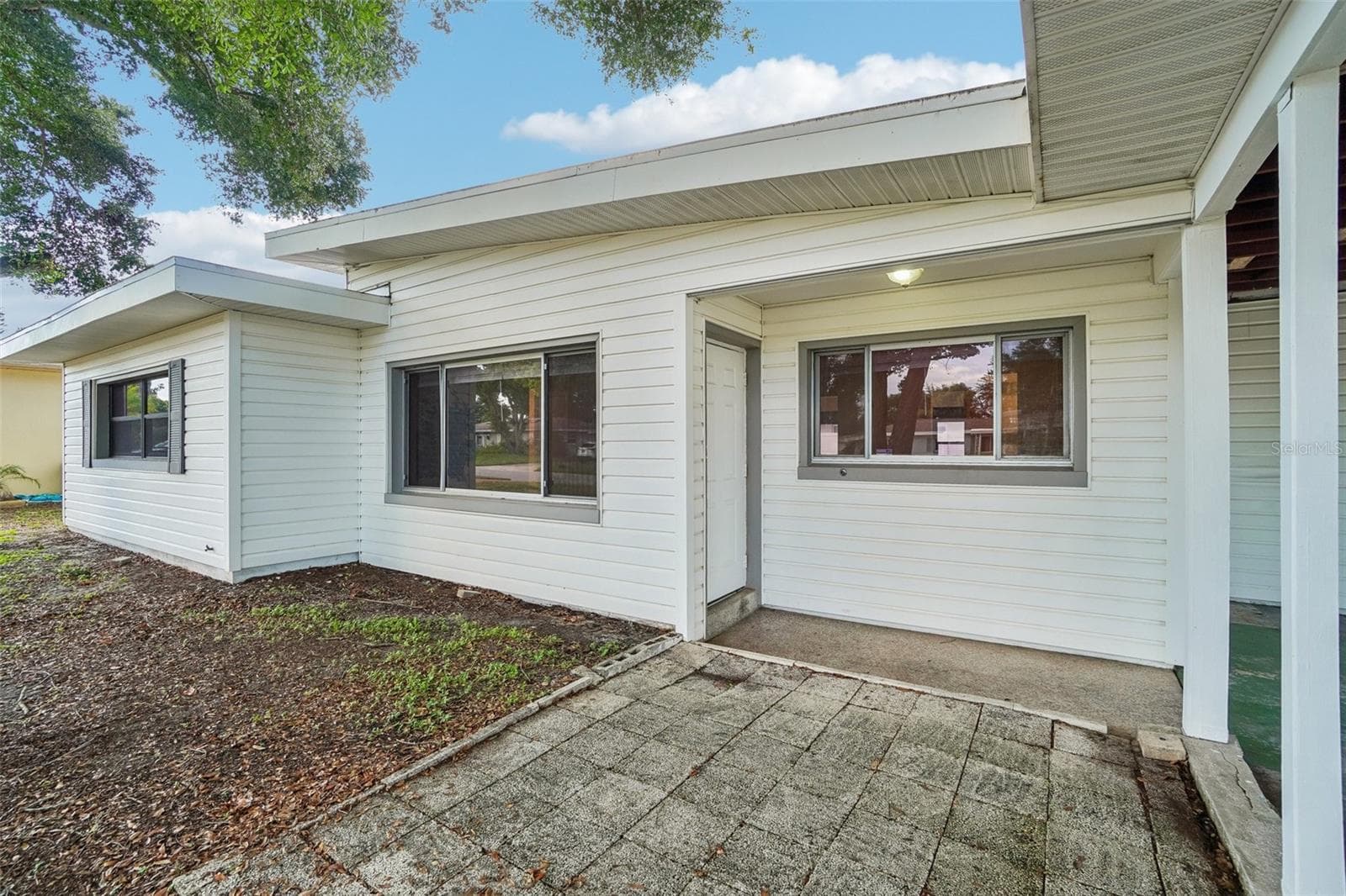 1421 Temple St photo 2