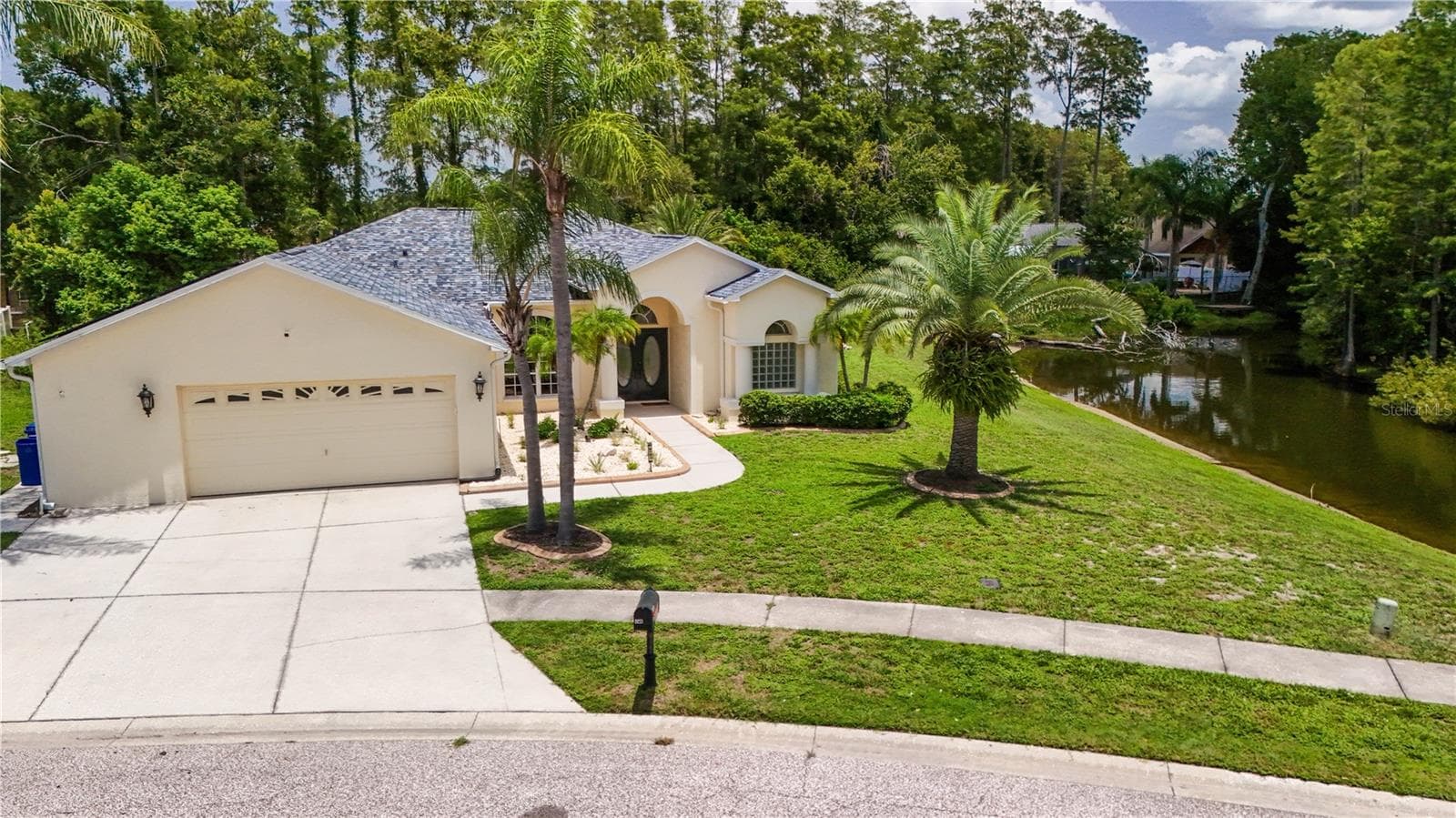 8153 Baytree Dr photo 2