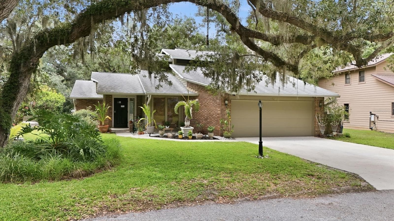 1063 Greystone Ln photo 2