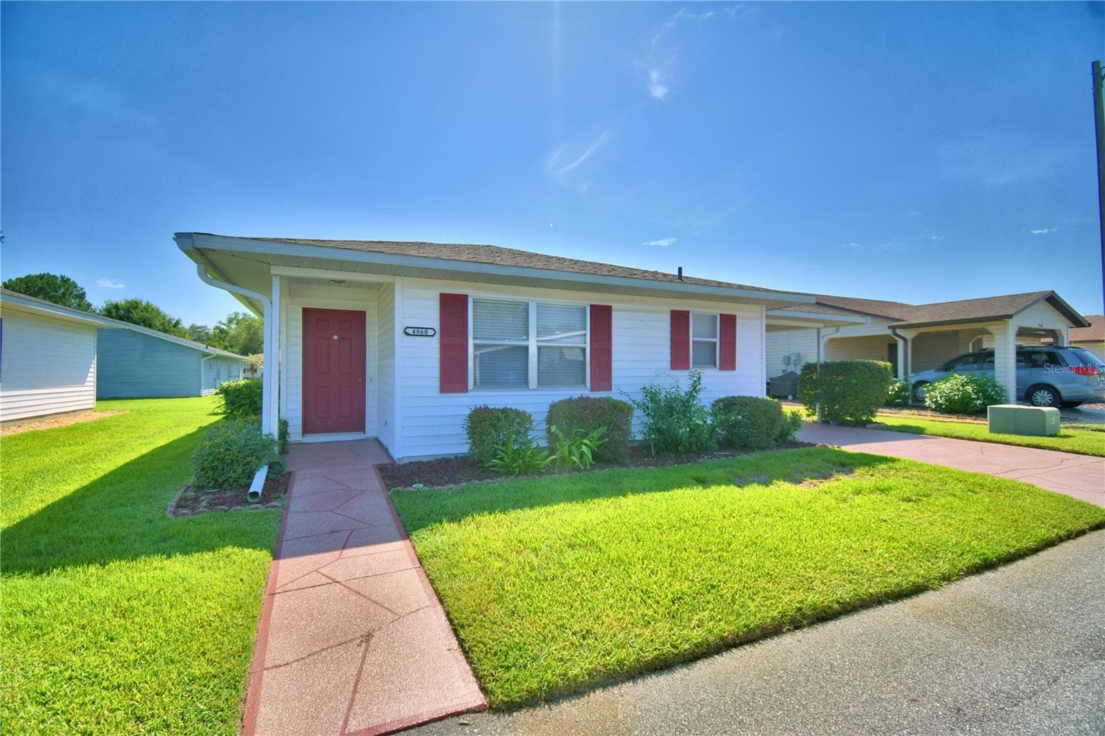 4860 Goldenview Ln photo 2
