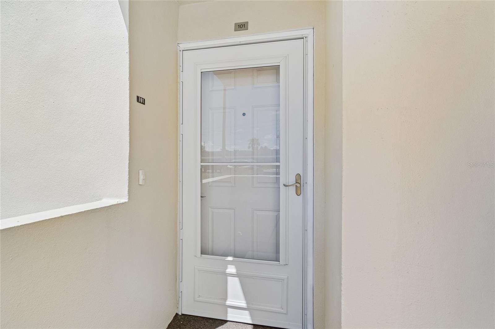 4575 Cove Cir #101 photo 3