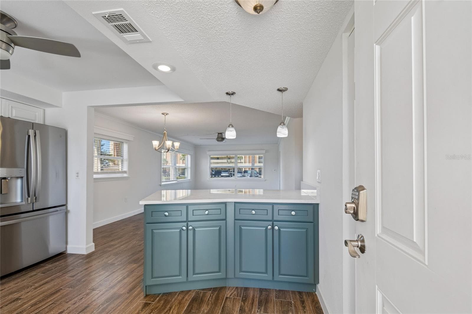 4575 Cove Cir #101 photo 4