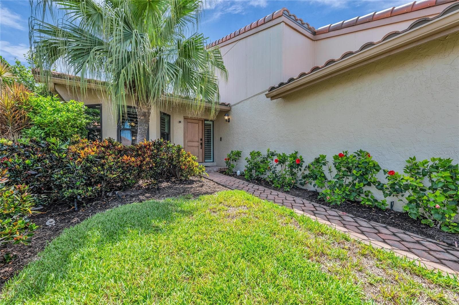 2350 Harbour Oaks Dr photo 3