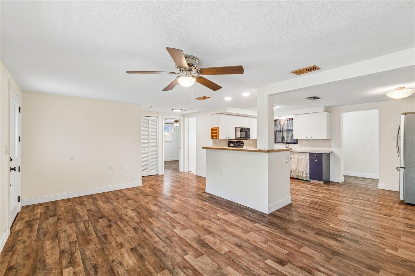 1056 Tamarac Dr photo 3
