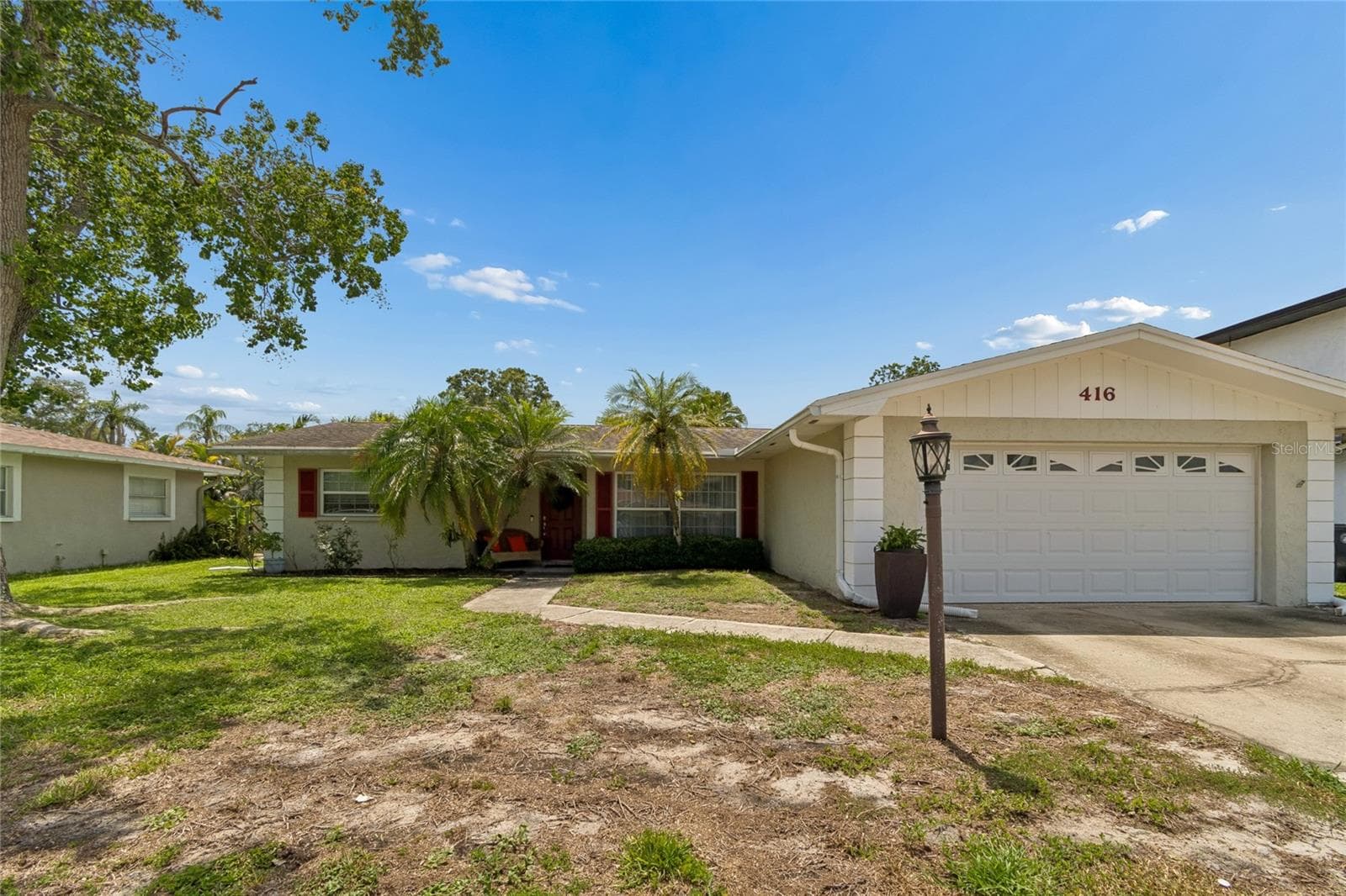 416 Maplewood Dr photo 4
