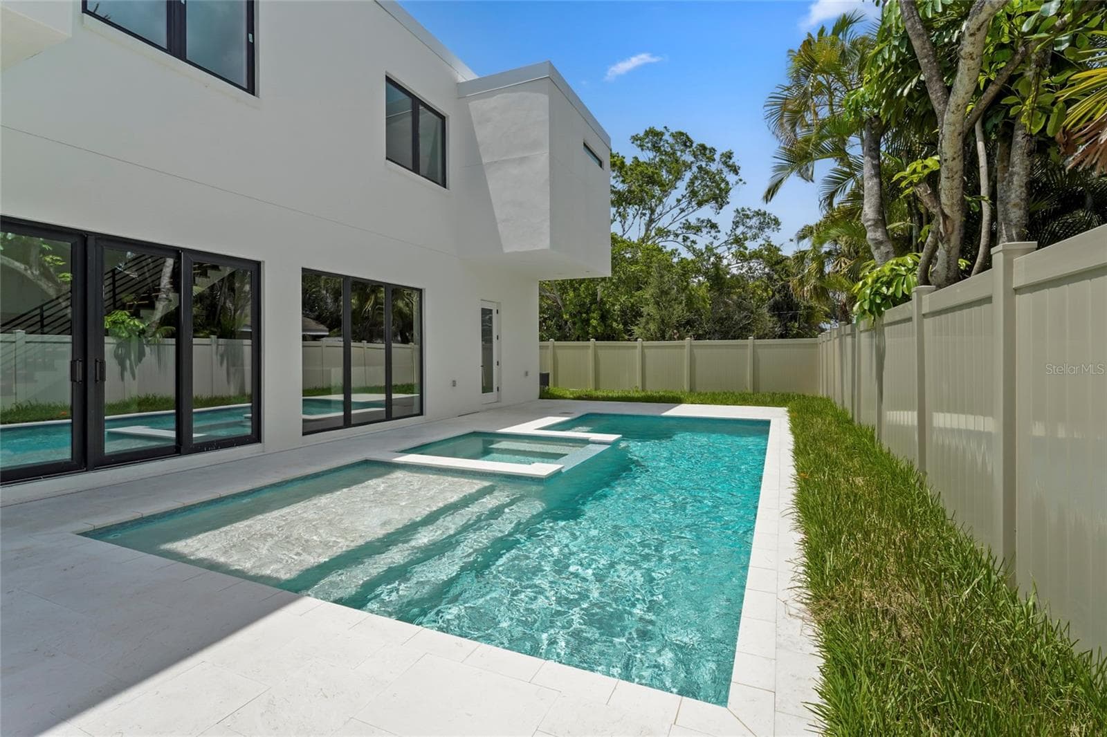 2604 Sydelle St photo 3