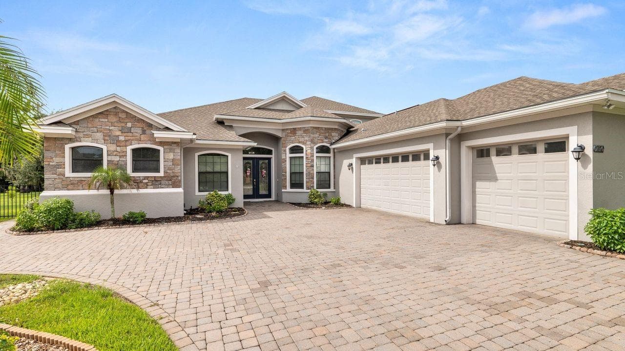 2120 Southern Oaks Ln photo 3