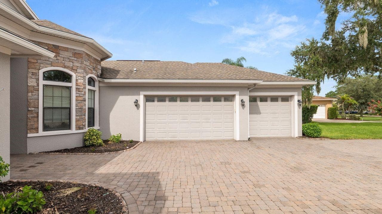 2120 Southern Oaks Ln photo 5