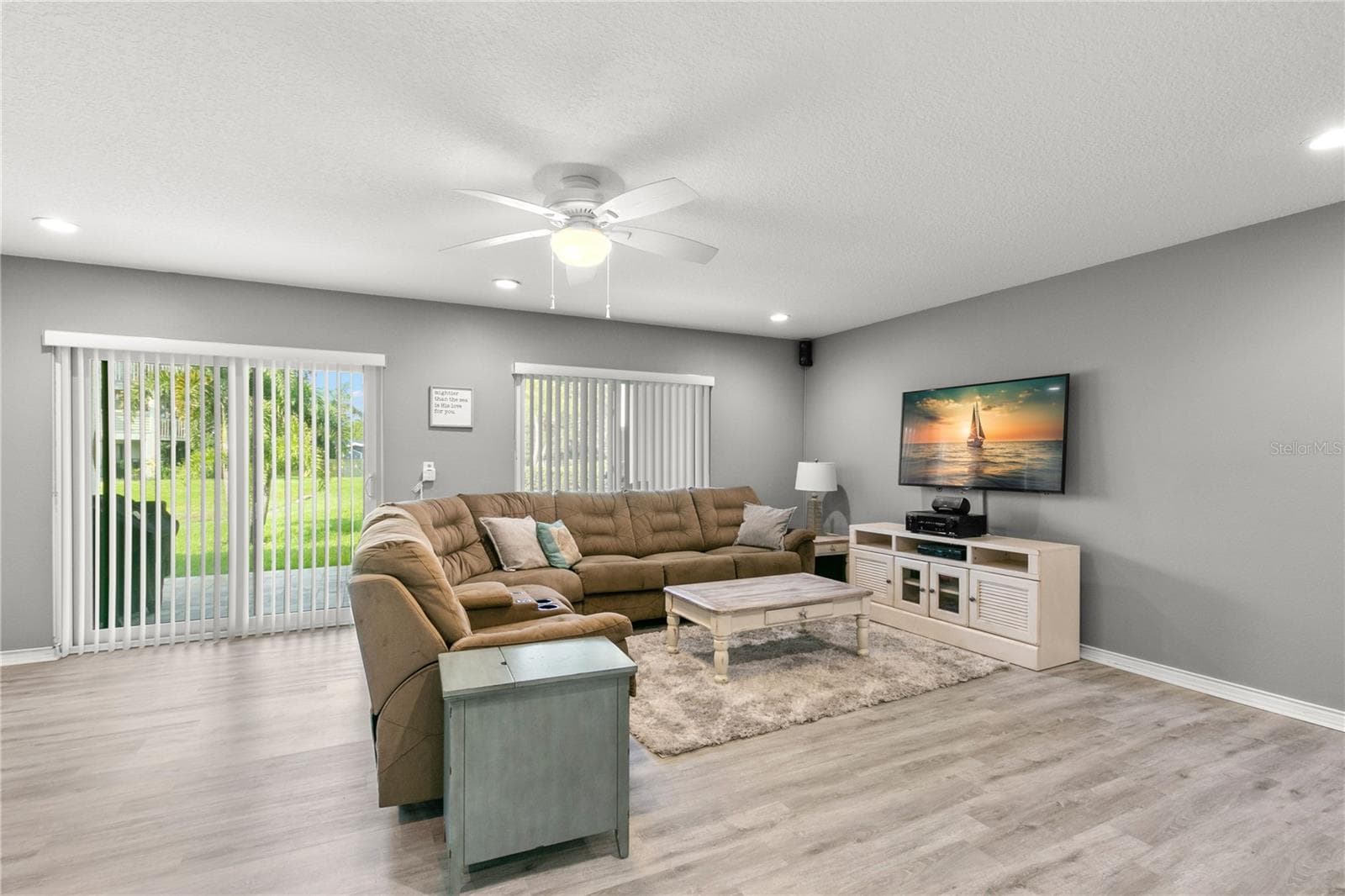 2376 Hanover Dr photo 3
